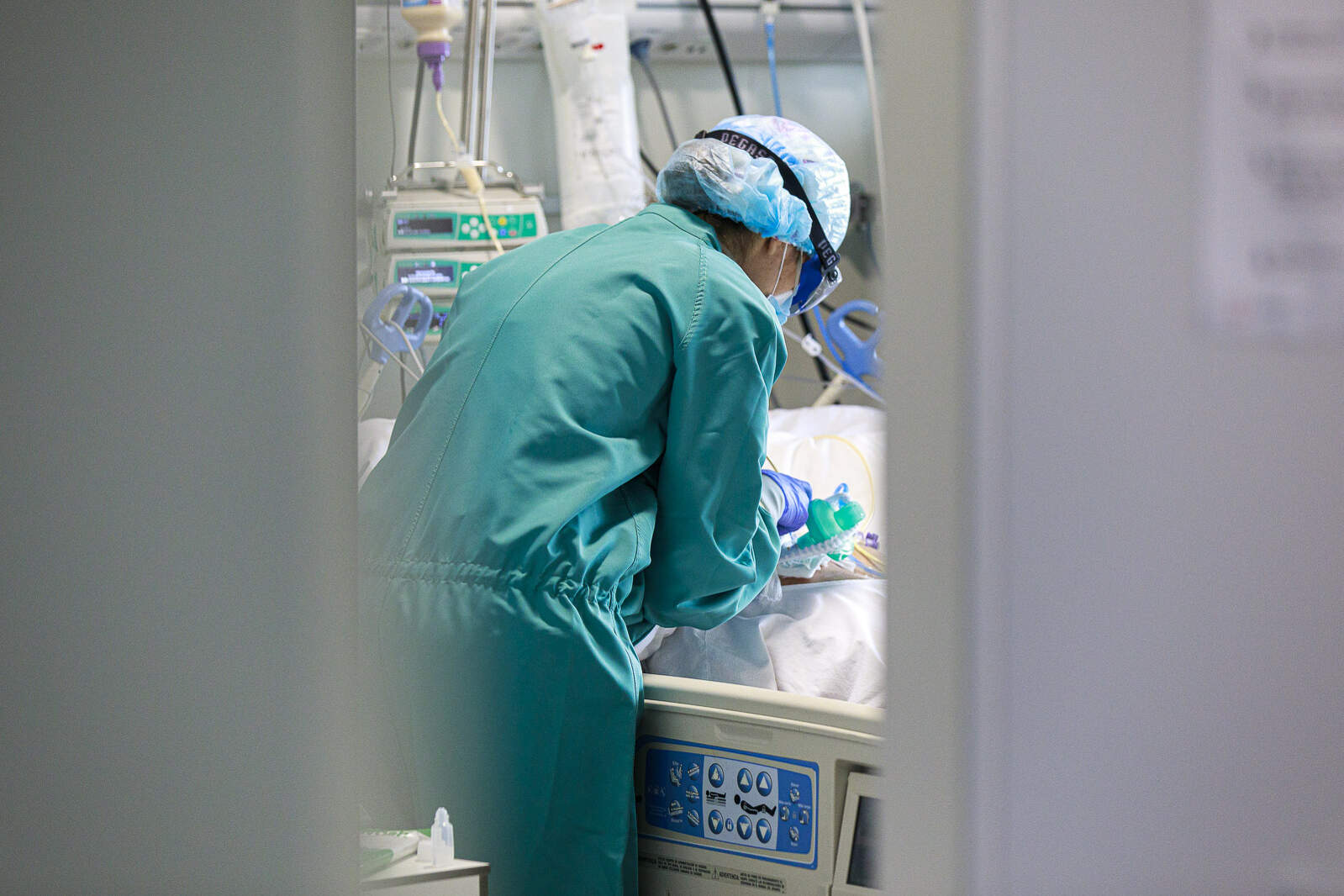 Mutua Terrassa y el día a día de un hospital volcado contra la Covid-19