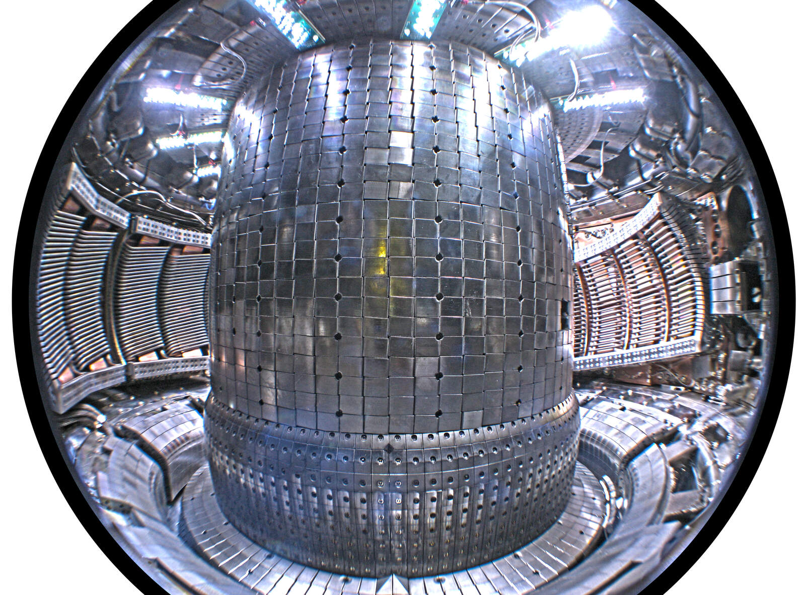 L'interior d'un reactor de proves de fusió nuclear nord-americà