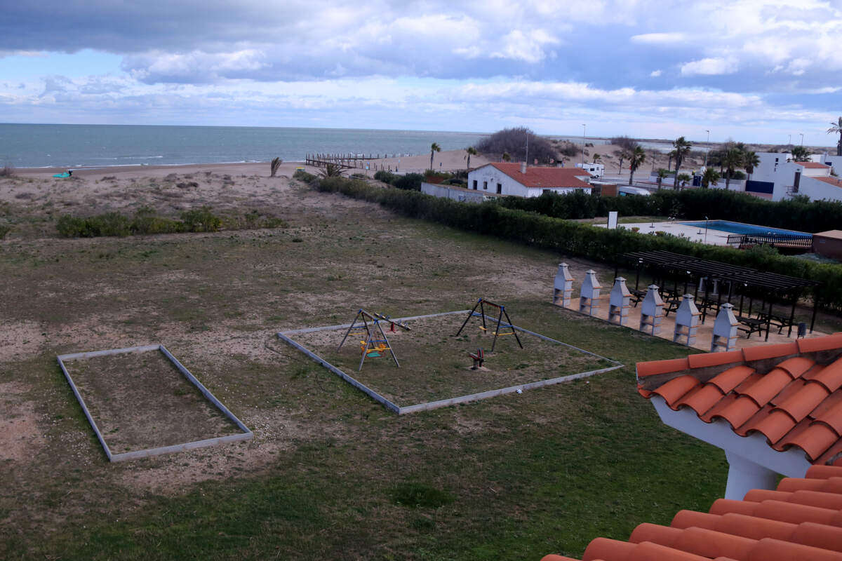 Edificacions i serveis pròxims a l'actual línia costanera | ACN