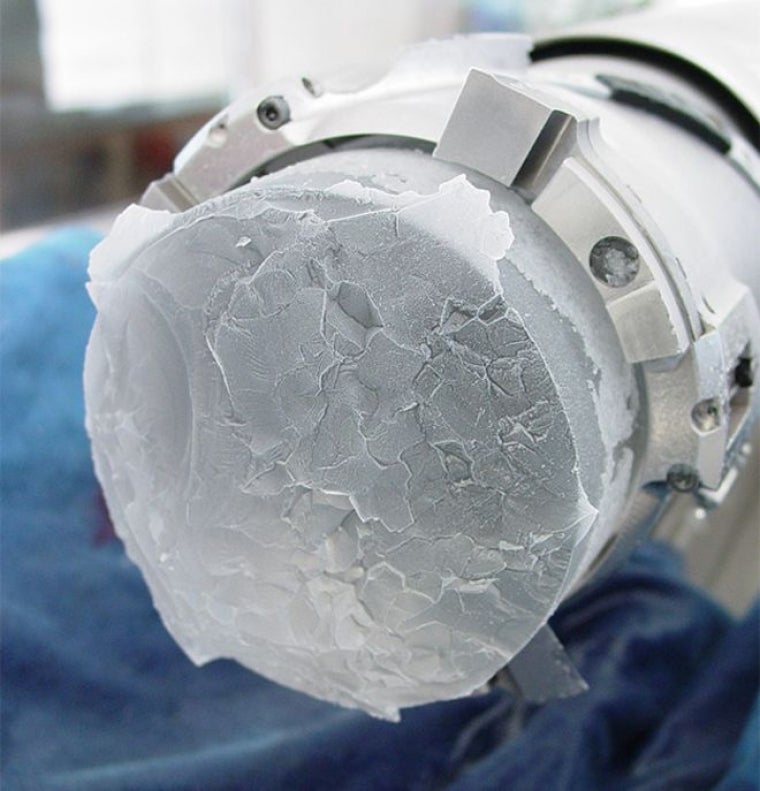 Fragment del gel extret durant el projecte EPICA | Laurent Augustin / CNRS
