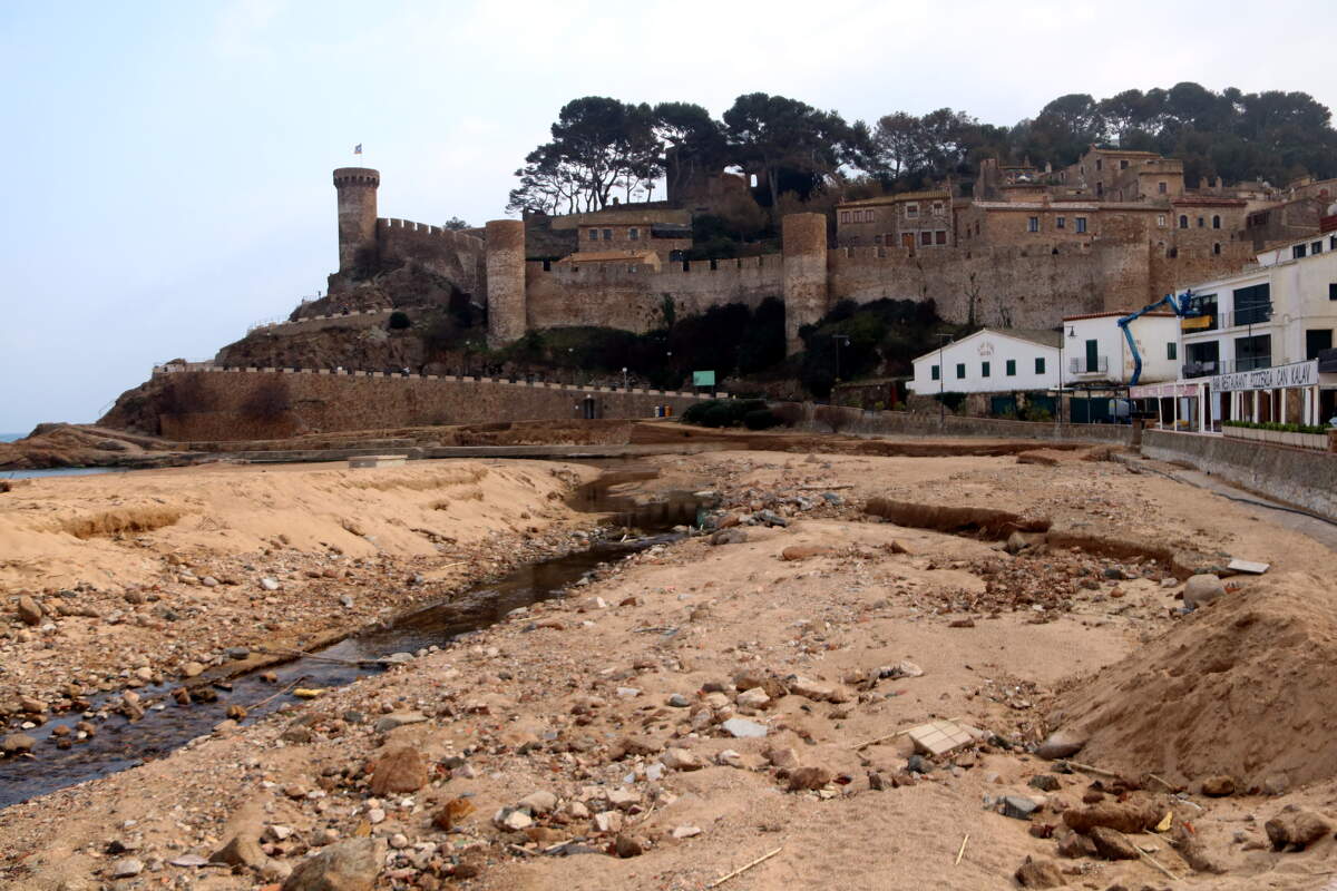 La platja de Tossa després del pas del Glòria  | ACN
