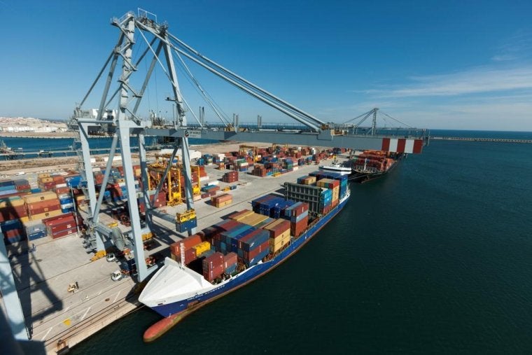 Un vaixell de mercderies al Port de Tarragona | Arxiu