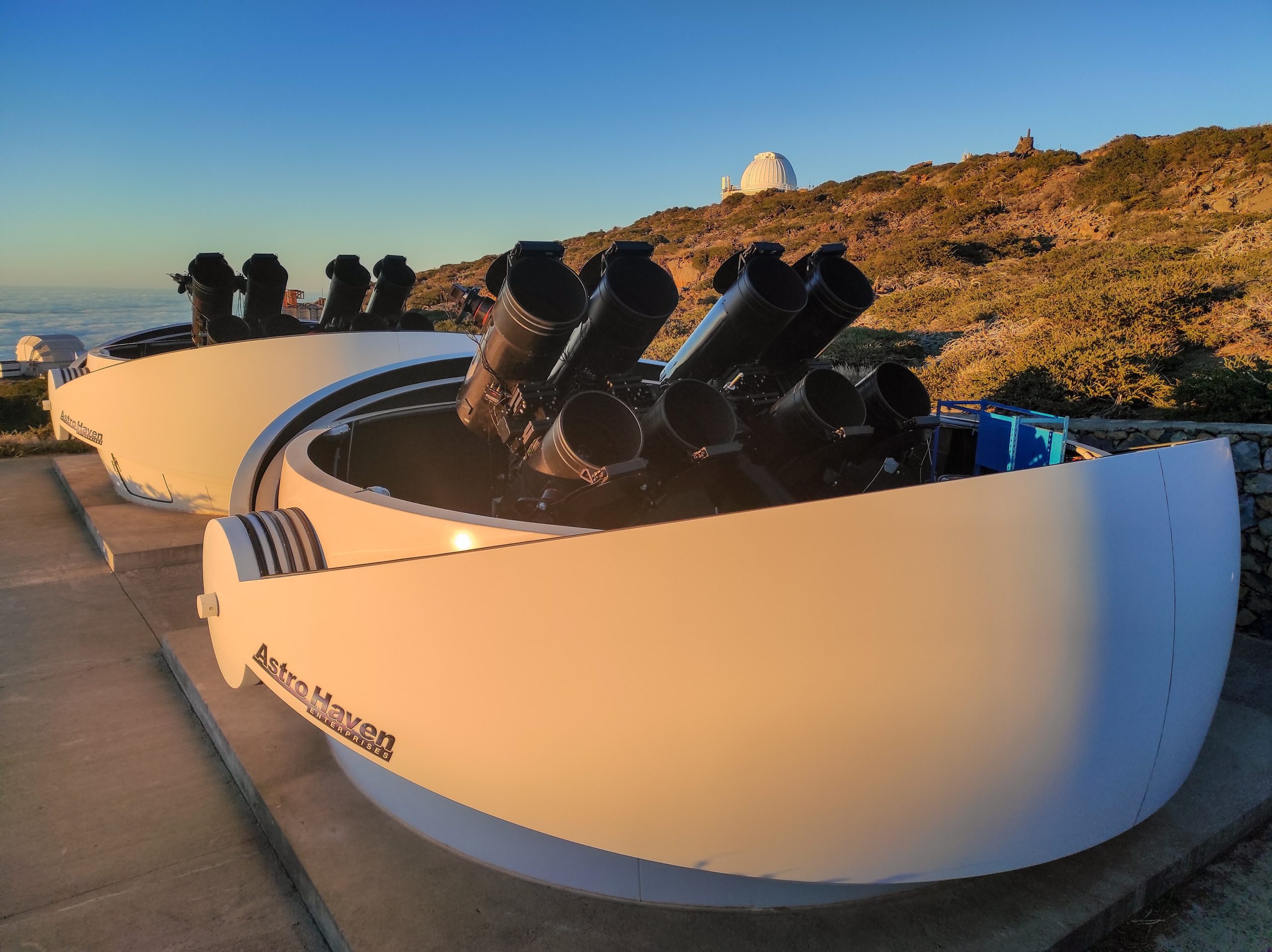 Las cúpulas gemelas del telescopio GOTO, en la isla de La Palma | GOTO