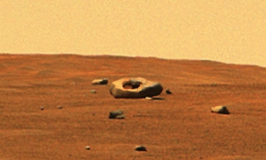 De moment aquesta roca amb forma de dònut continuarà sent un misteri | NASA / JPL-Caltech