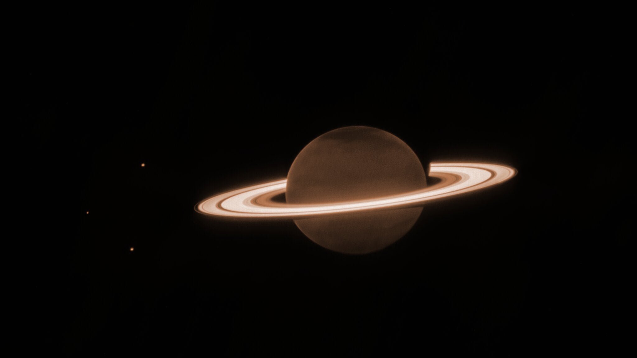 Saturn i tres de les seves llunes vistos pel Telescopi Espacial James Webb | NASA