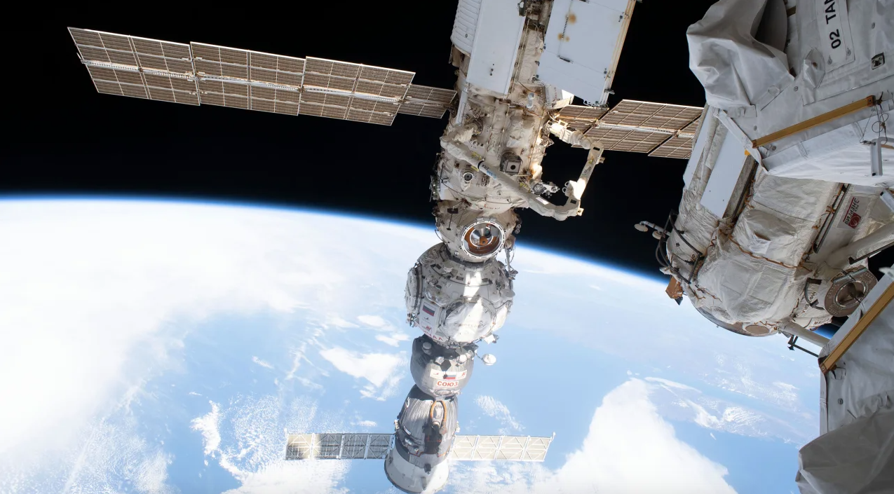 La secció russa de l'Estació Espacial Internacional vista des de la part nord-americana | NASA