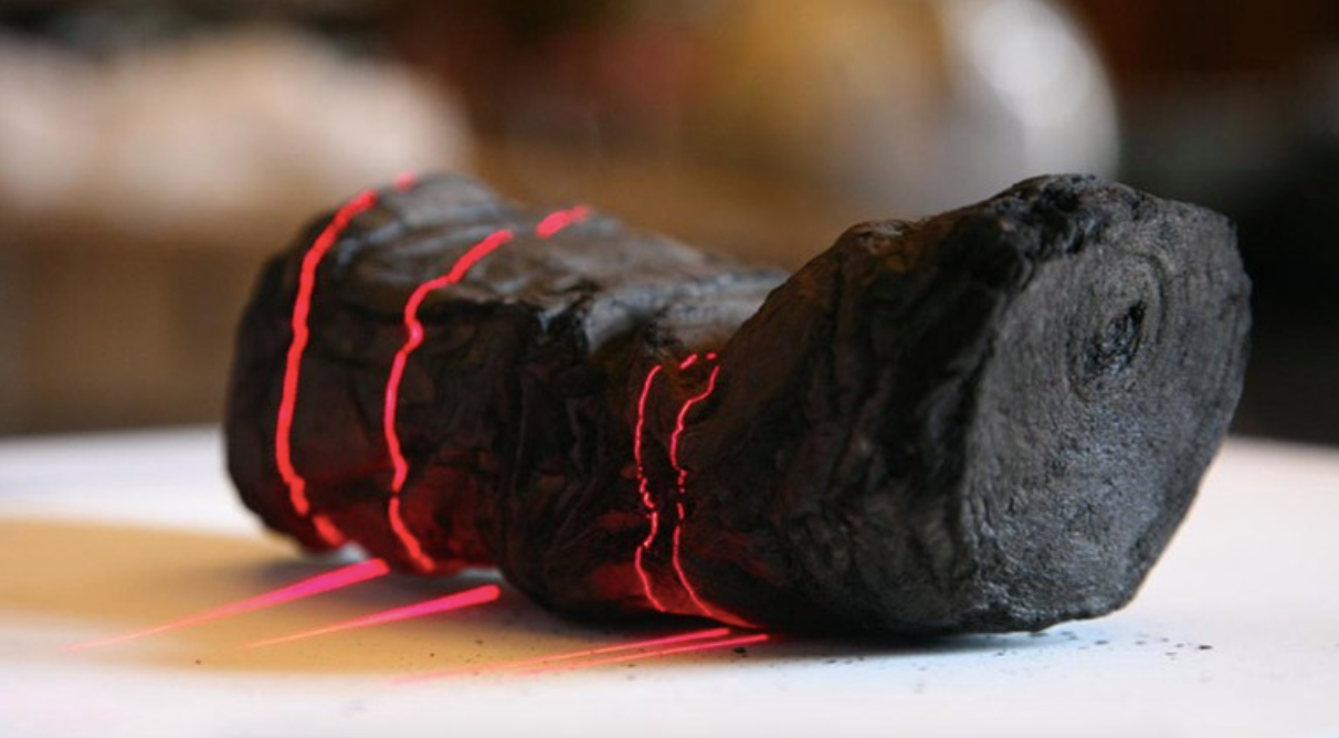 Aquests rotlles de papir carbonitzats fa 2.000 anys podrien contenir textos recuperables gràcies a la tecnologia | Vesuvius Challenge