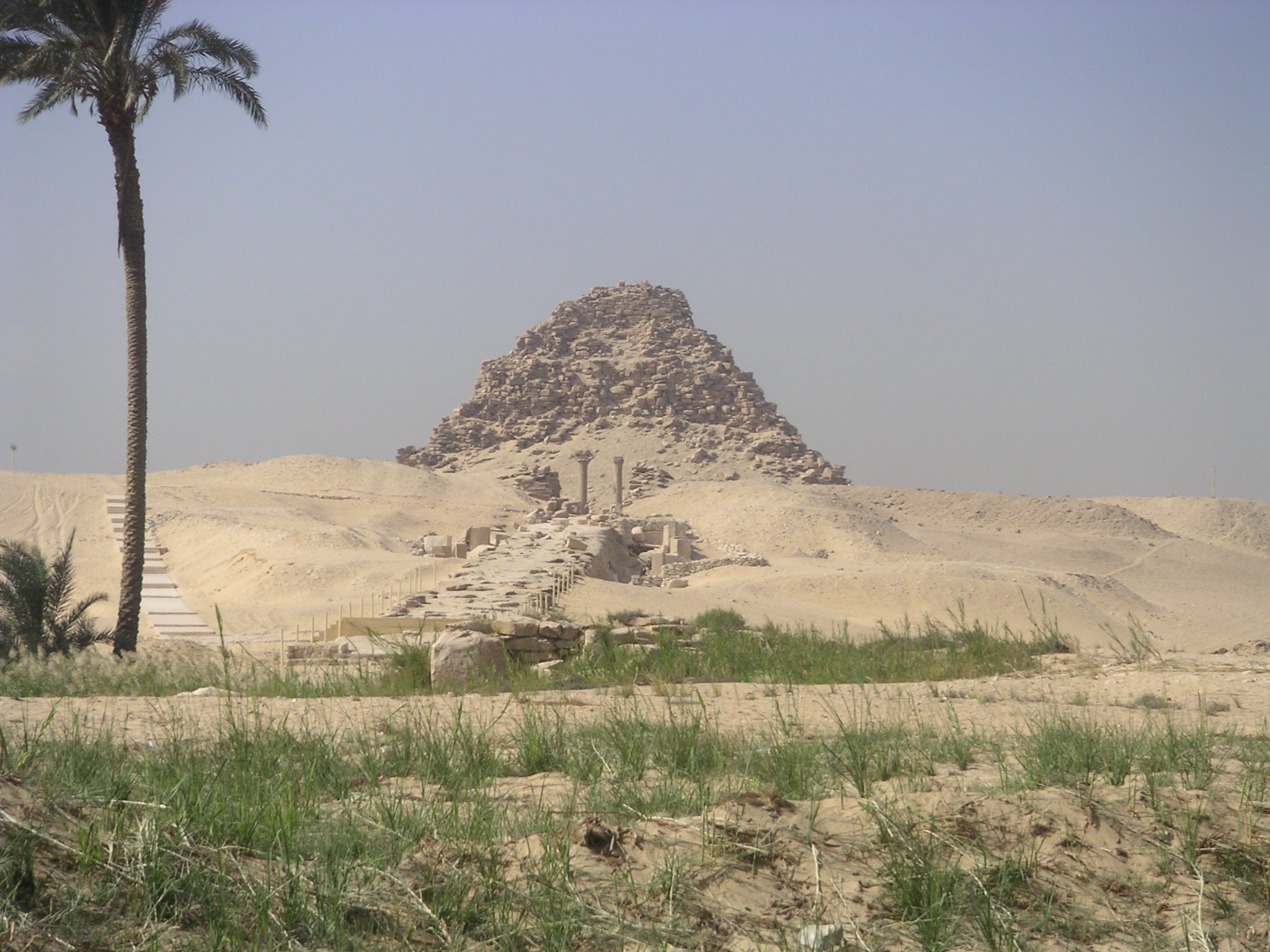 La piràmide de Sahure és molt menys coneguda que les de Giza