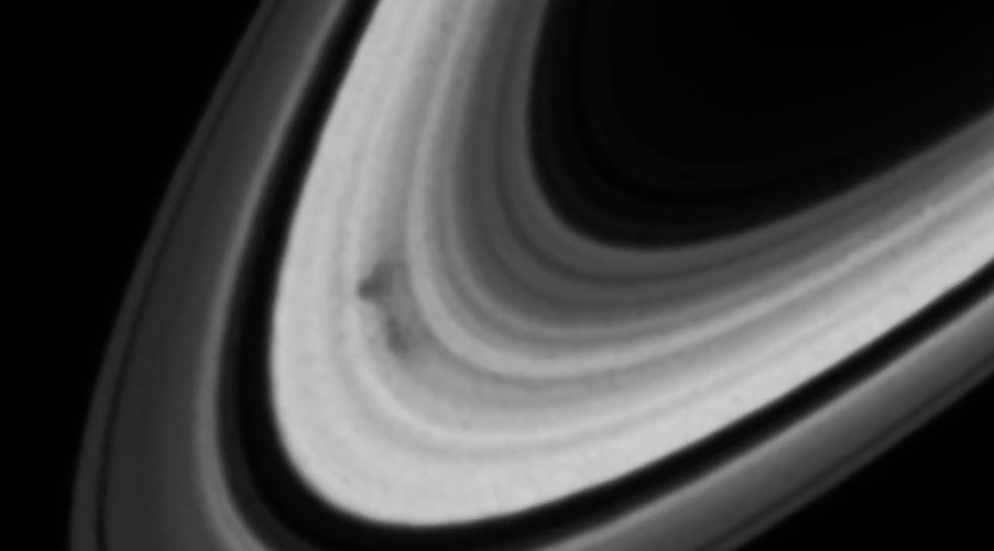 Les taques dels anells de Saturn apareixen amb més freqüència i més fosques segons l'època de l'any | NASA