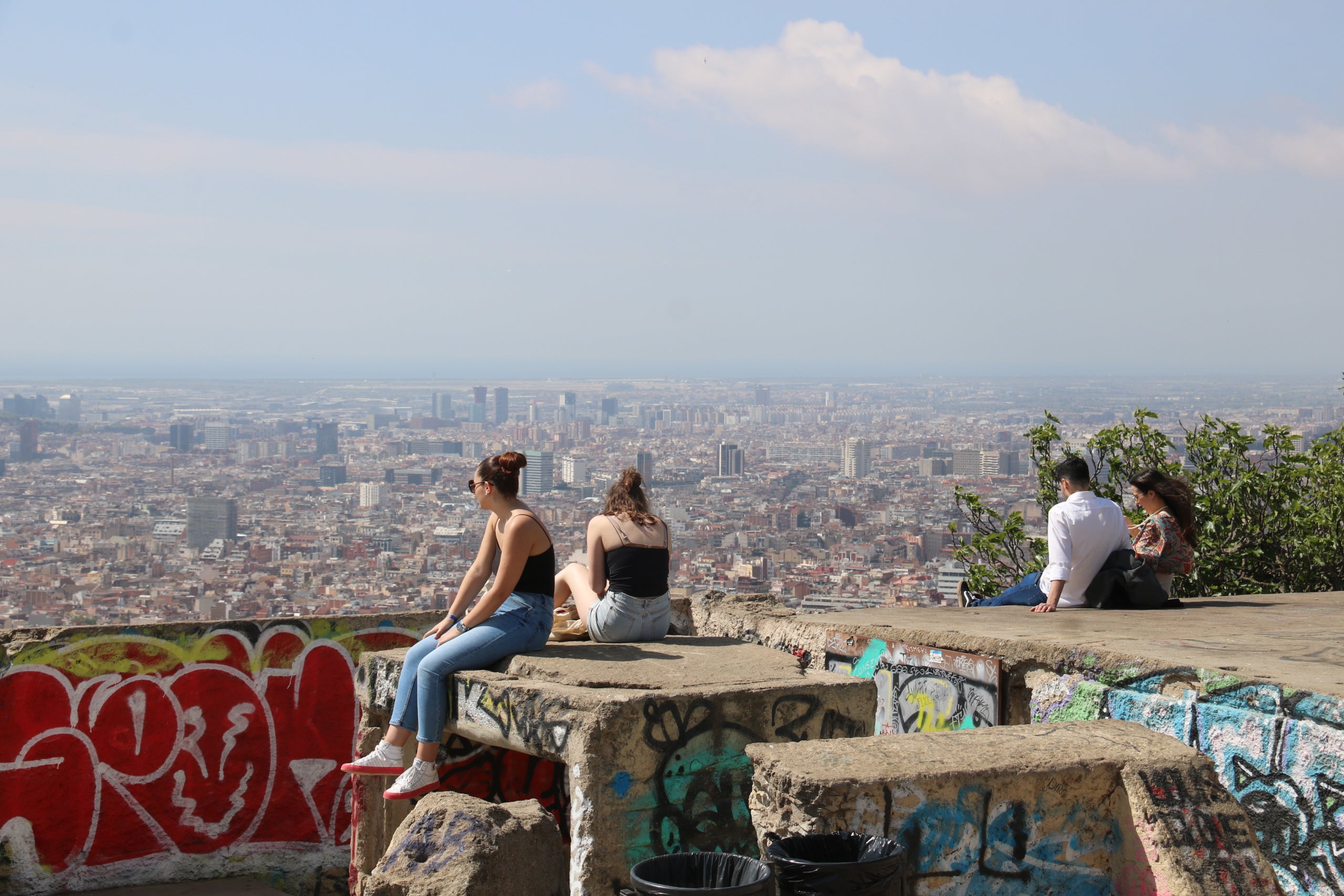Turistes als búnquers del Carmel | Marta Vidal (ACN)