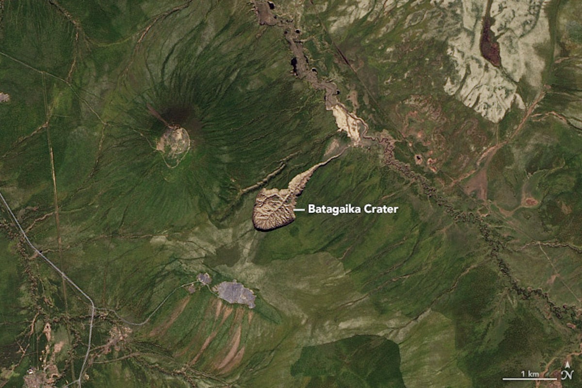 El cráter de Batagaika, la 'puerta al inframundo' | NASA Earth Observatory images