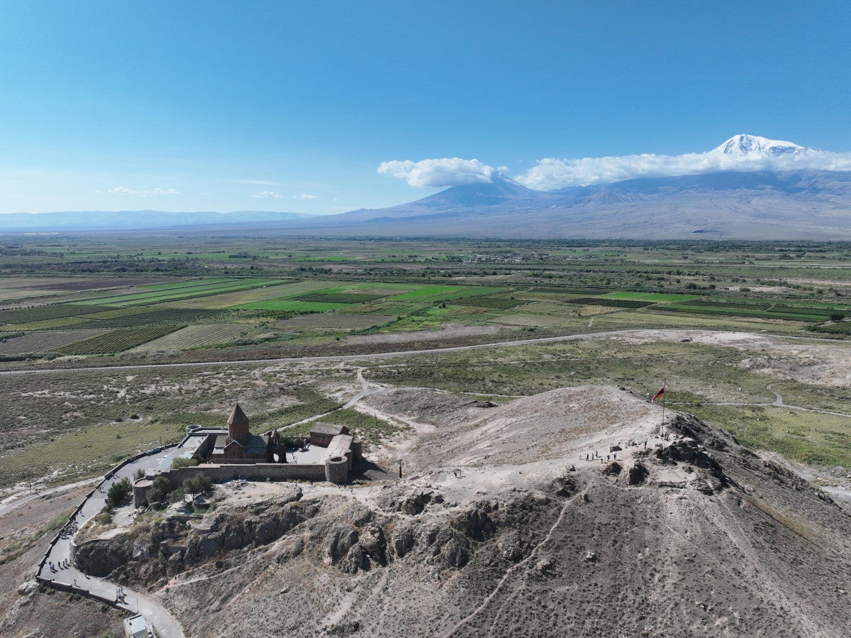 El monestir de Khor Virap, als peus del mont Ararat, està molt a prop de l'església recentment descoberta i conserva el record de la conversió del rei armeni al cristianisme | Universitat de Münster