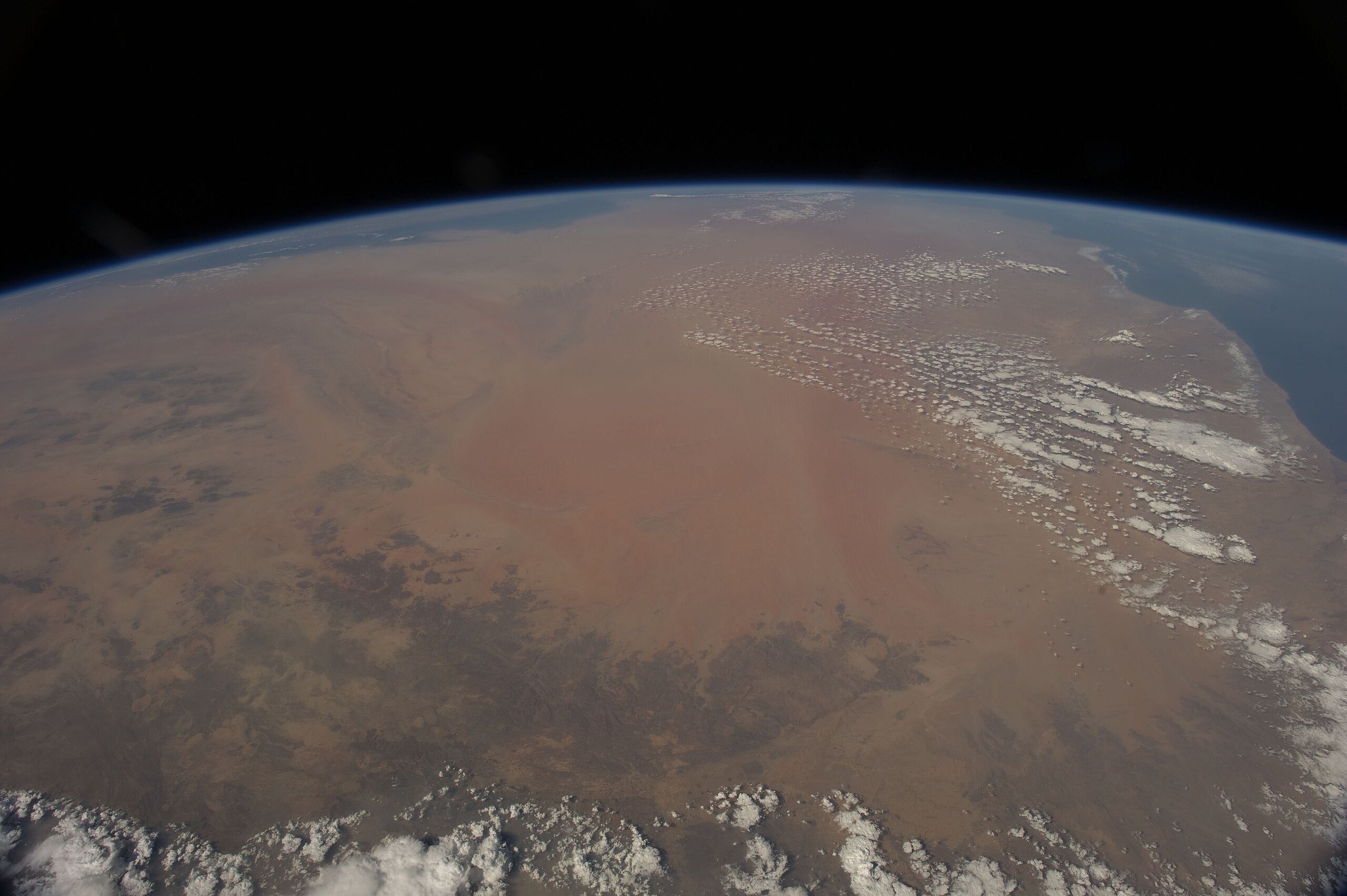 Una imatge del desert de Rub al-Khali des de l'espai | Earth Science and Remote Sensing Unit, Lyndon B. Johnson Space Center