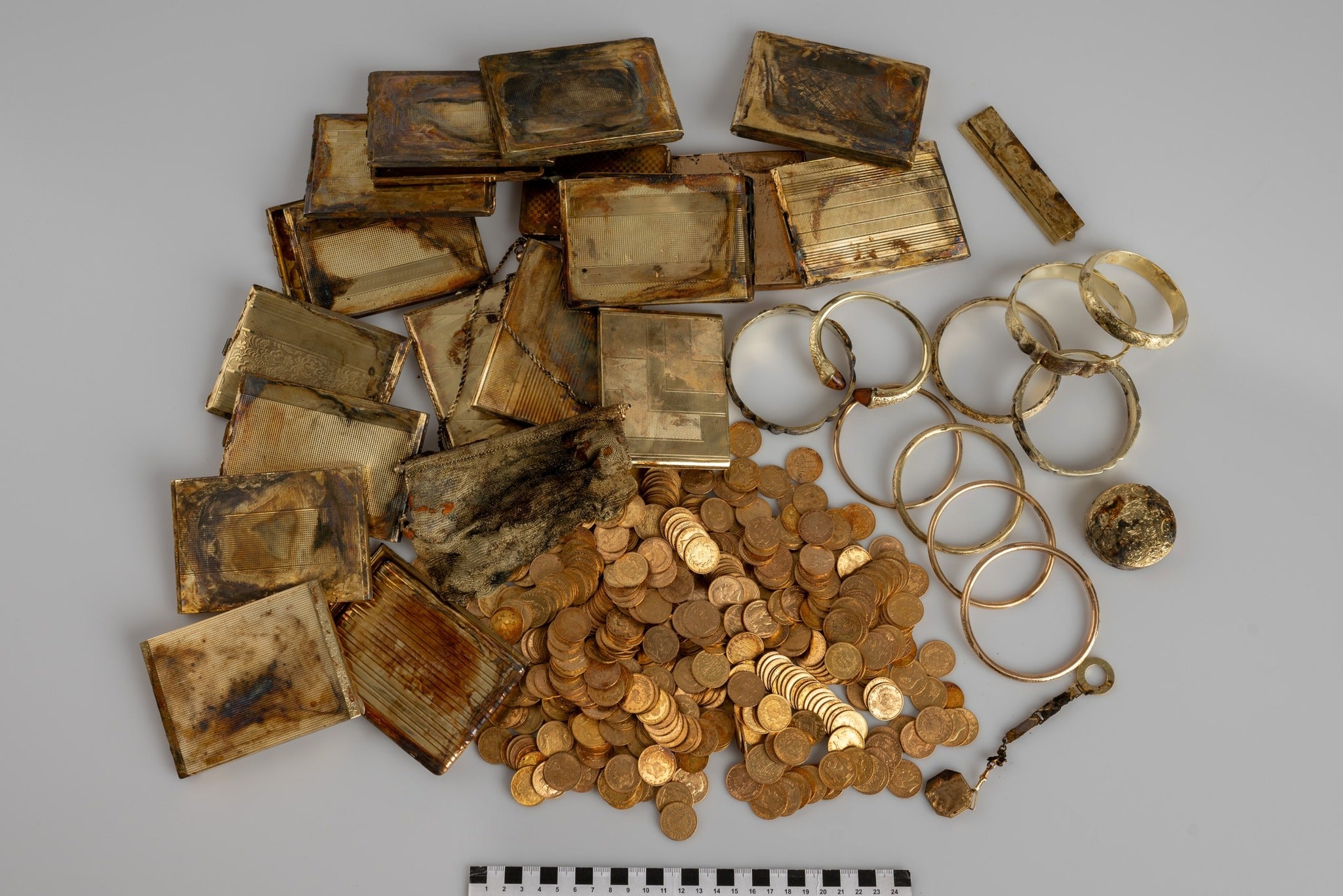 Imatge dels tresors trobats al mig d'un turó | Museu de la Bohemia Oriental 
