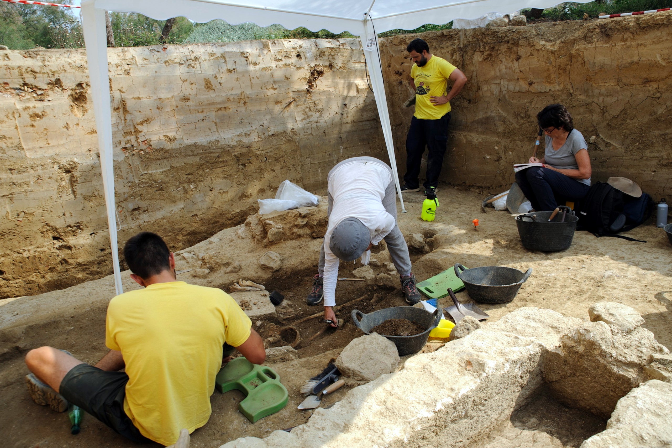 Les excavacions que s'han fet a l'entorn de la capella de Sant Joan Sescloses de Peralada | Cedida per l'Institut d'Estudis Empordanesos a l'ACN