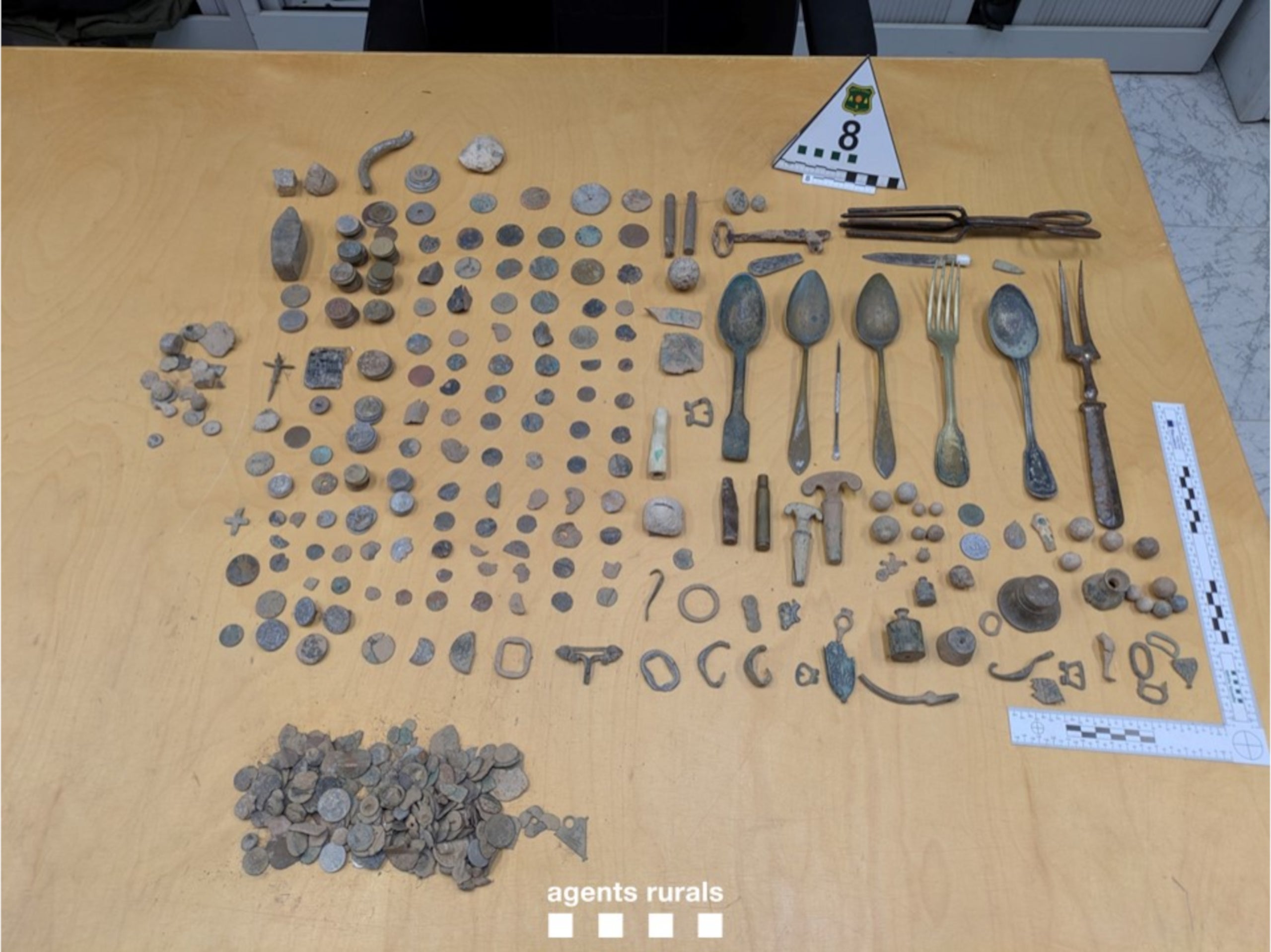 Material d'interès històric intervingut pels Agents Rurals a dos arqueofurtius a Castelló de Farfanya
Data de publicació: dimecres 16 de juliol del 2025, 14:32
Localització: Castelló de Farfanya
Autor: Cedida pels Agents Rurals