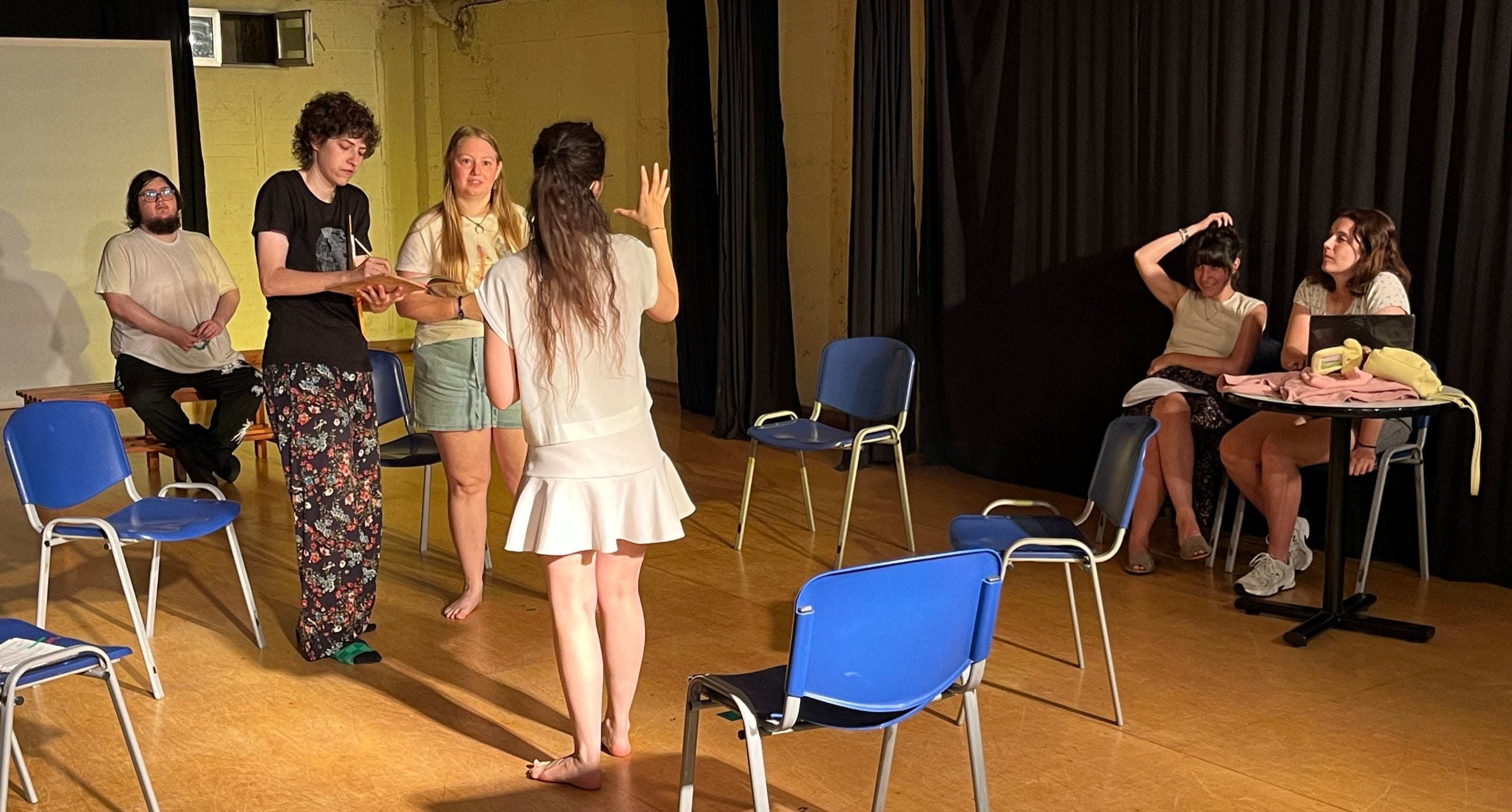 Personas con TEA en una sesión de teatro | Sant Joan de Déu