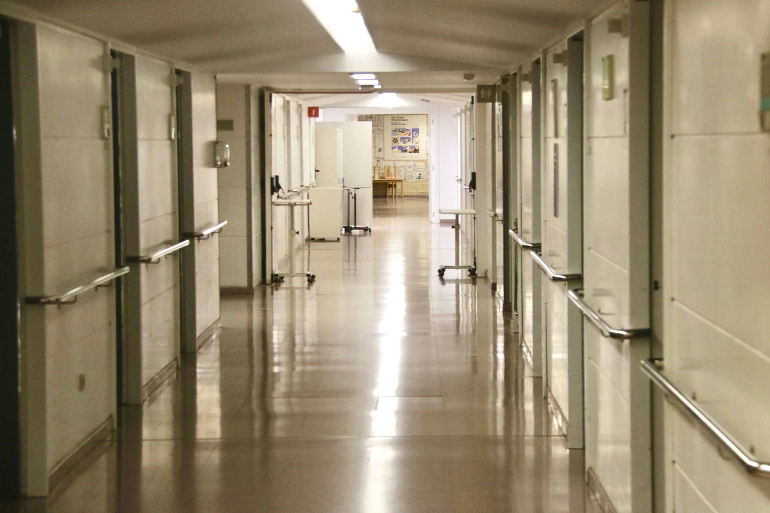 Interior de l'Hospital Comarcal de l'Alt Penedès, totalment buit | Jordi Pujolar (ACN)