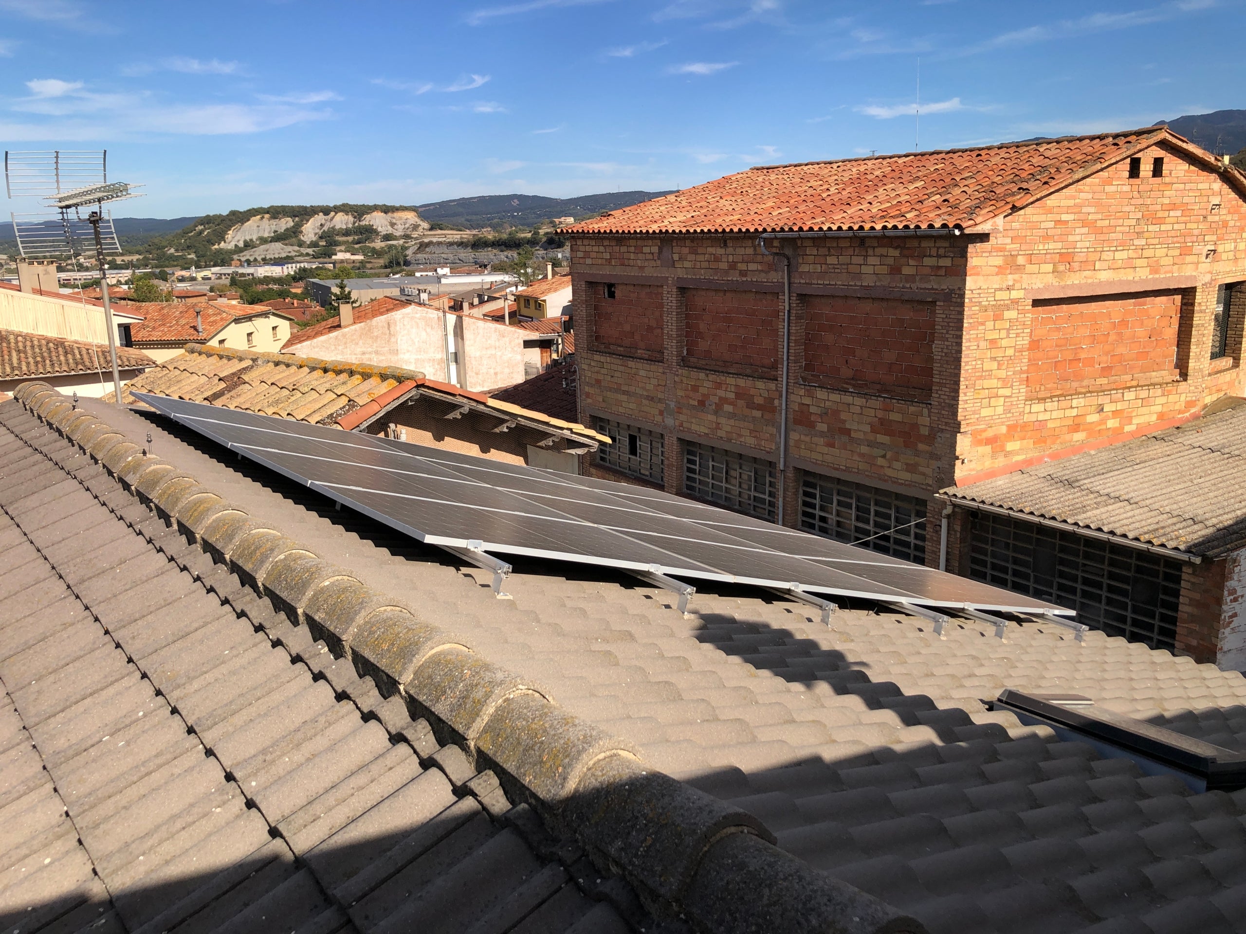 Diversas placas solares instaladas en una vivienda de Osona | Toni Jáimez (ACN)