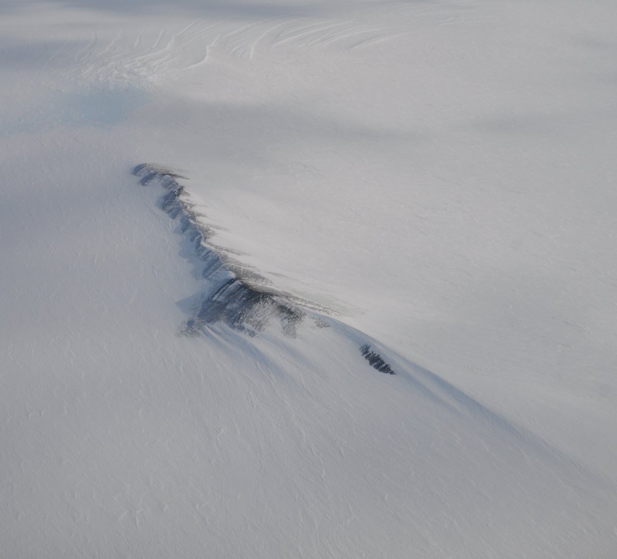 Esta visión de la capa de hielo antártica se tomó durante la investigación sobre los cuerpos de agua ocultos bajo la capa de hielo. | ESA