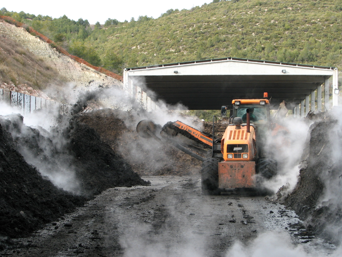 La planta de compostatge de Jorba transforma, cada any, 21.000 tones de residus orgànics en 5.000 tones de compost per agricultura. | Violeta Gumà (ACN)