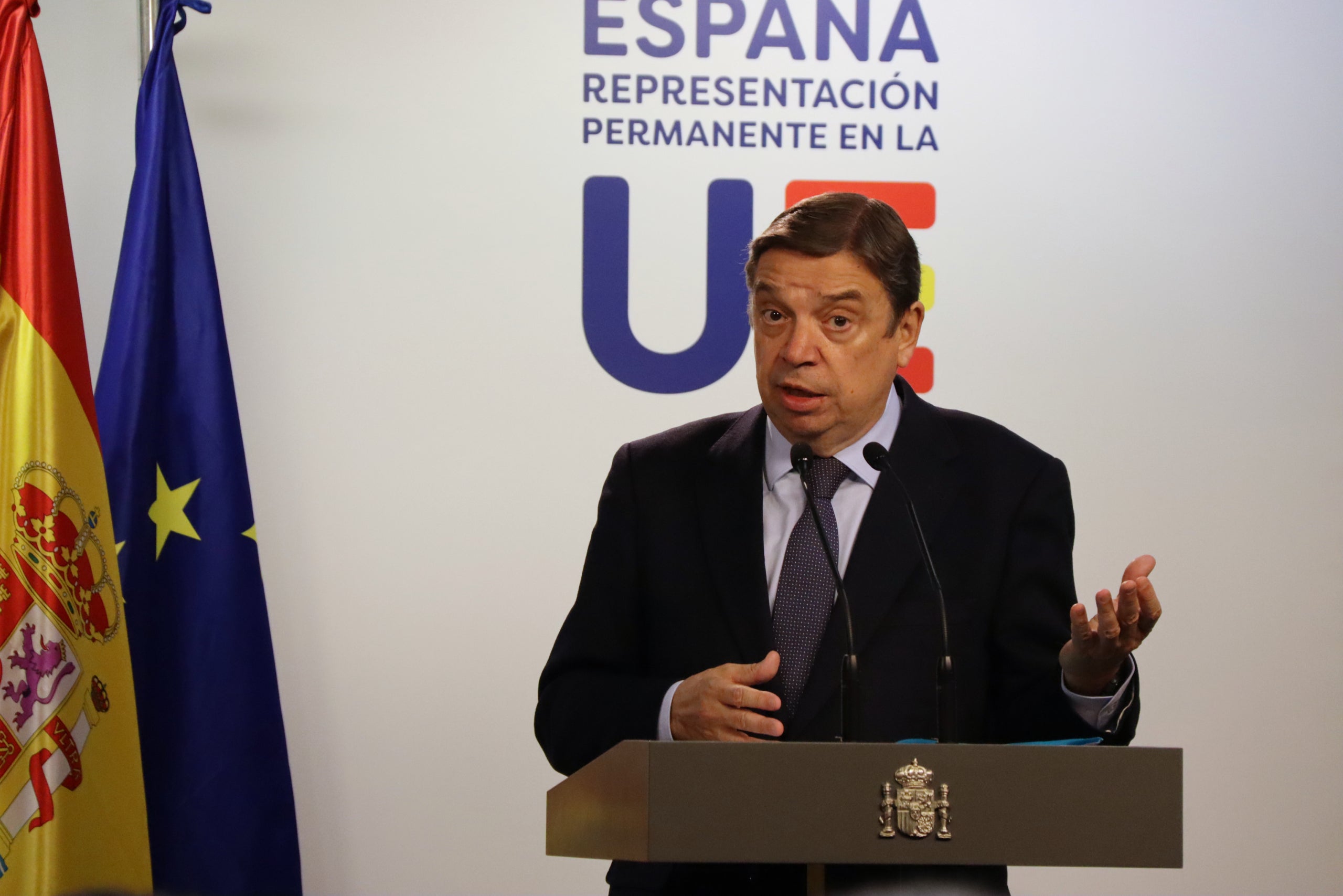 El ministro de Agricultura, Pesca y Alimentación, Luis Planas, en una rueda de prensa desde Bruselas | Marta Vidal (ACN)