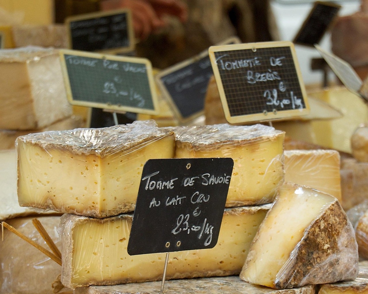 Aquellas personas que llegaban a consumir, como mínimo, 50 gramos diarios de quesos con alto contenido en grasa mostraban un riesgo aproximadamente cerca de un 13% menos de padecer demencia. | Pixabay