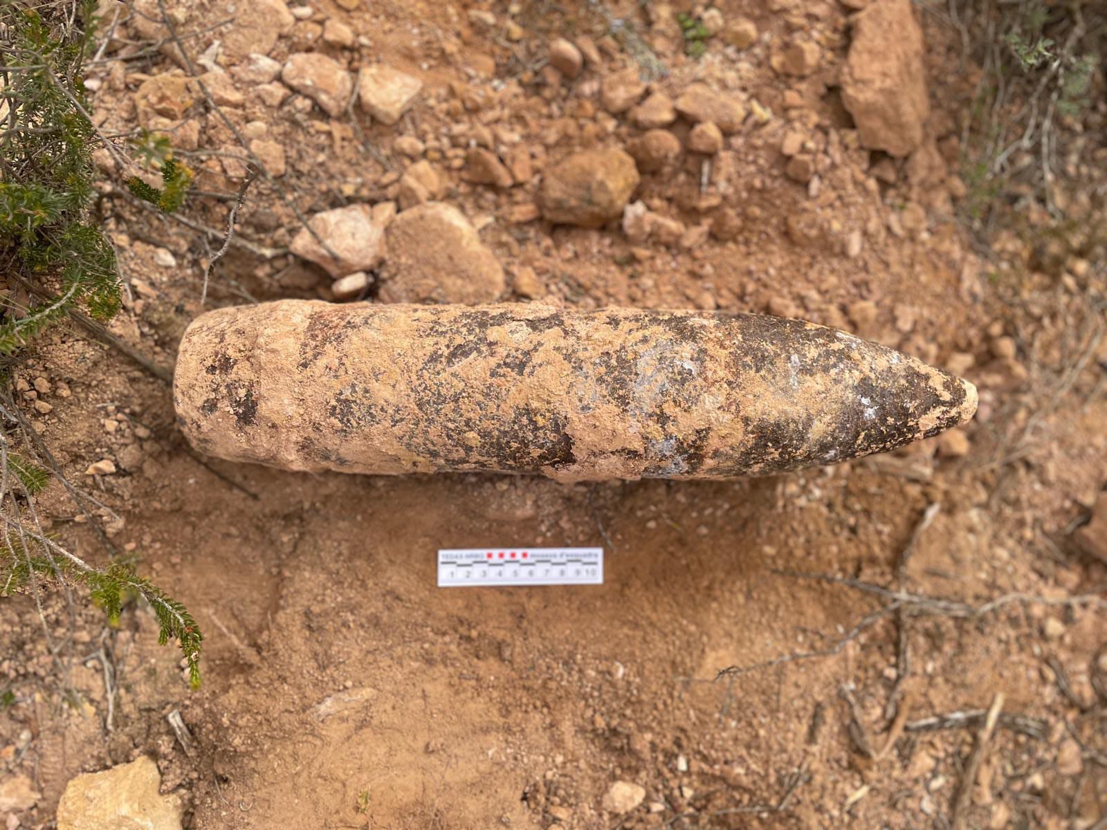 El proyectil de artillería de la Guerra Civil localizado durante unas obras en l'Albagés, en las Garrigues. | Mossos d'Esquadra