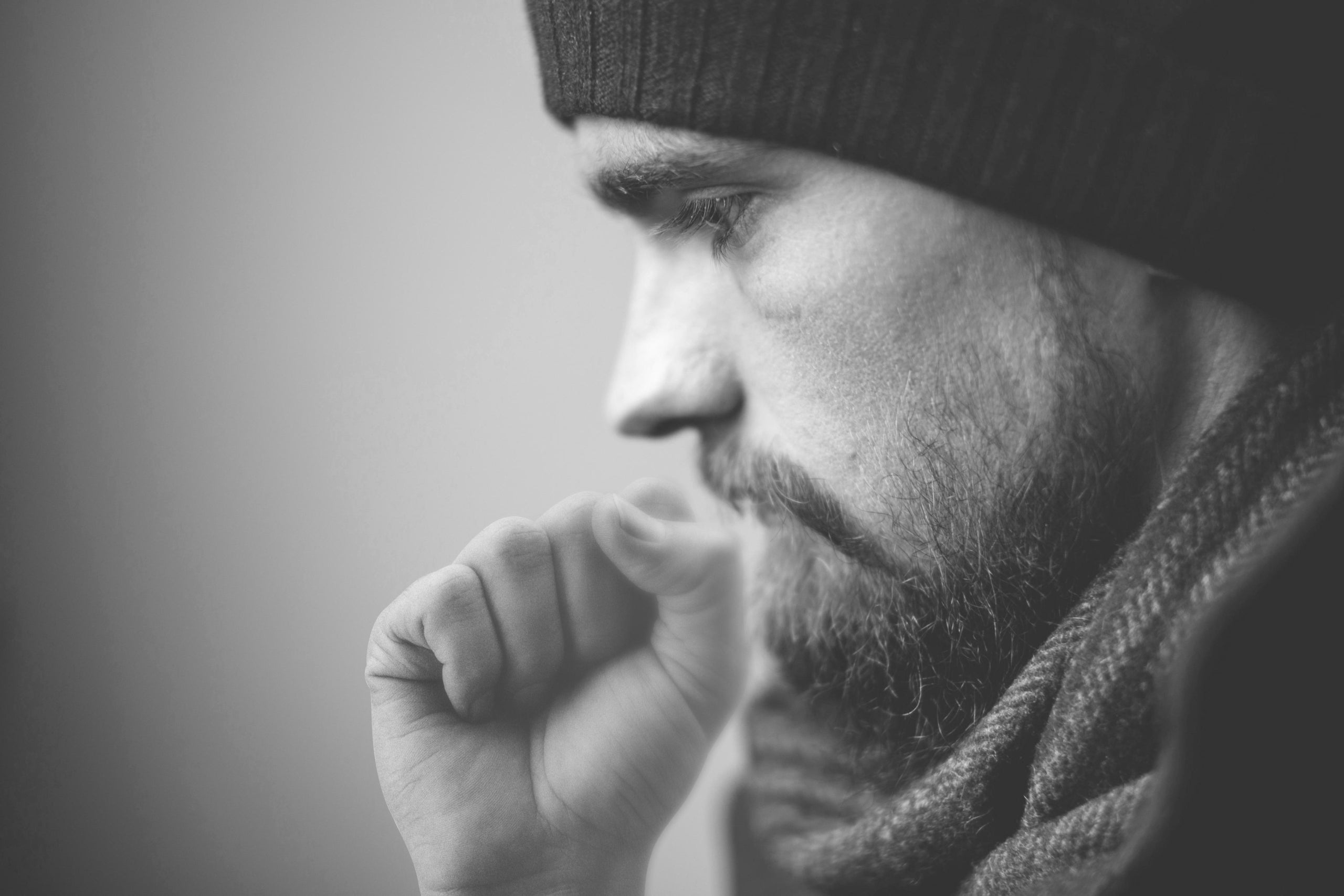 Imatge d'arxiu d'una persona tossint | Pixabay