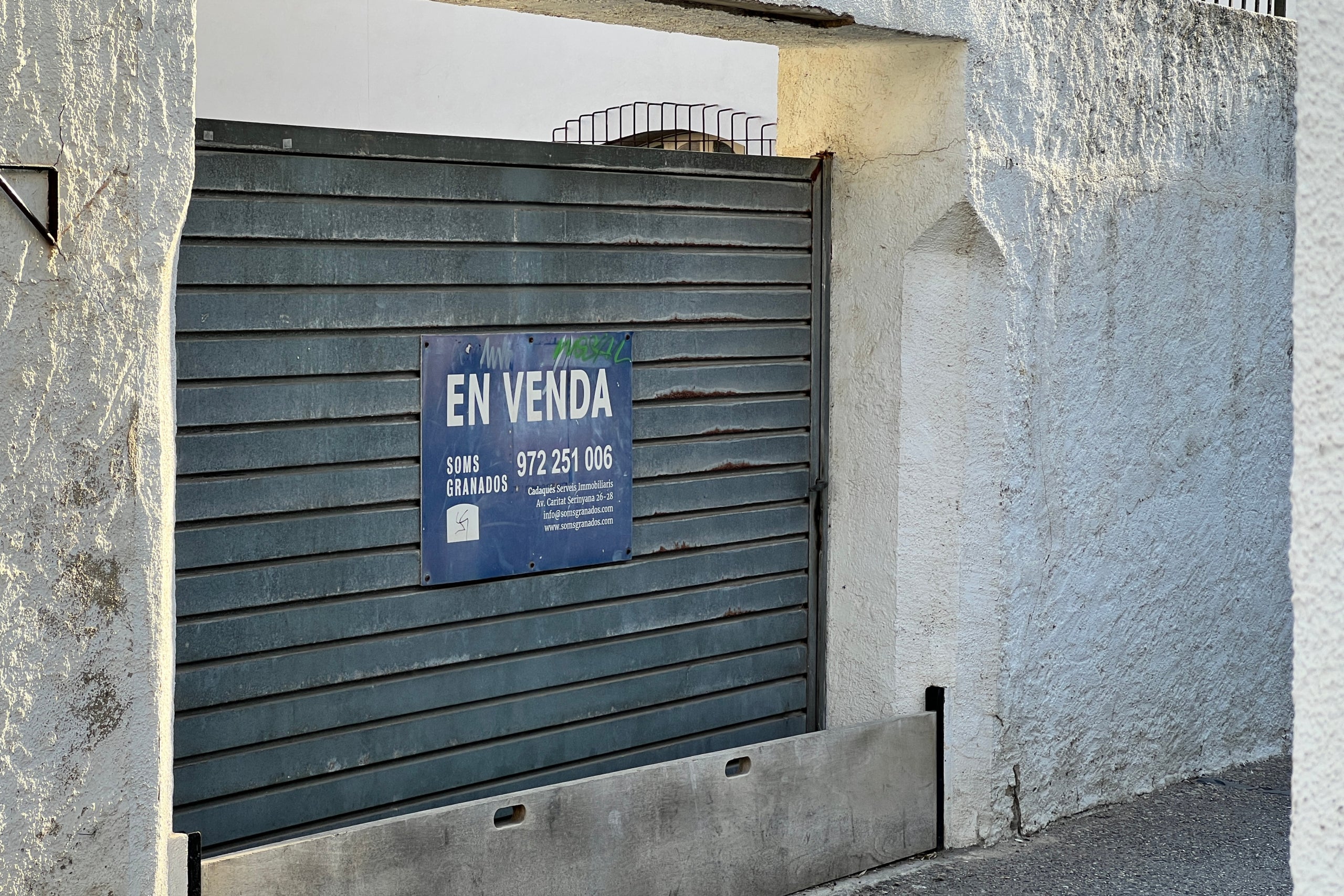 Un cartell de 'En Venda' a Cadaqués | Redacció (ACN)