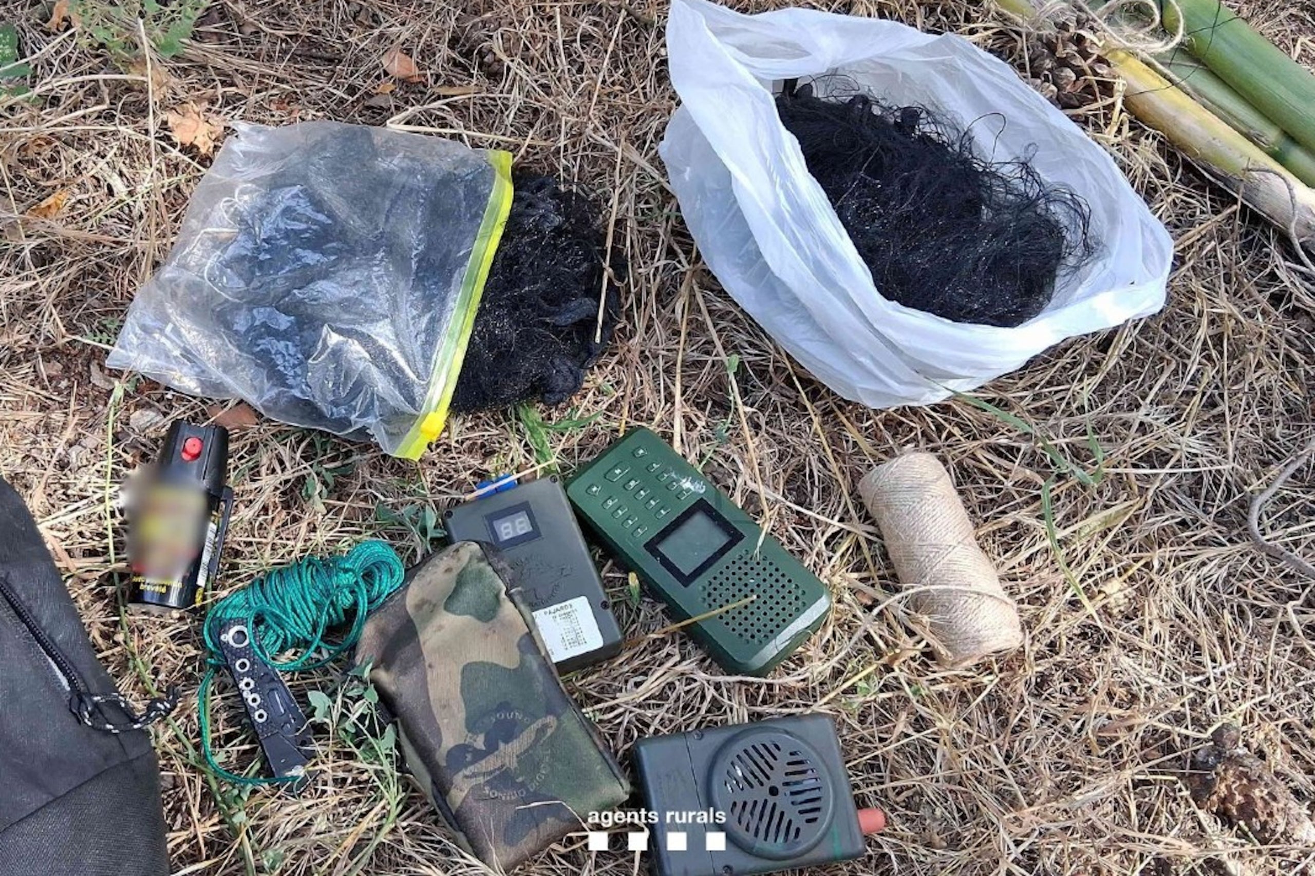 Material comissat pels Agents Rurals a uns furtius a Pau | Cedida a l'ACN pels Agents Rurals