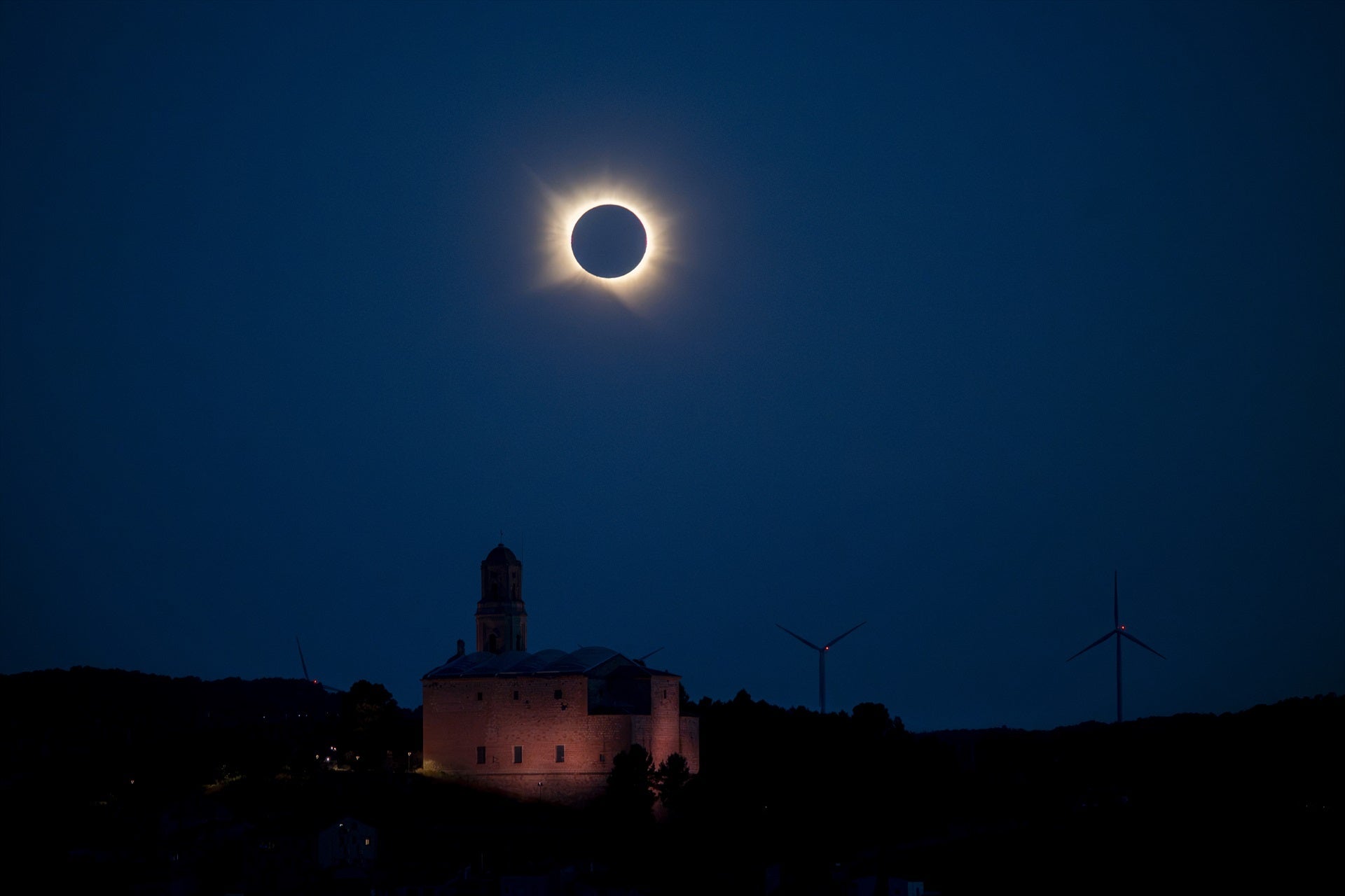 L'eclispe vist des de Corbera d'Ebre | Lorena Sopêna / Europa Press 