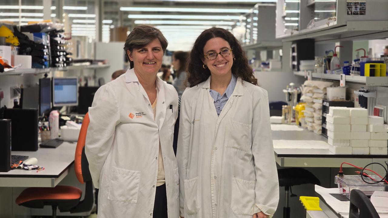Olivia Belbin, cap del grup de Neurodegeneració Molecular de l’IR Sant Pau i autora de correspondència de l’estudi i Alba Cervantes, primera autora de l’estudi i investigadora de l’IR Sant Pau.